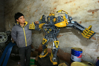 Illustration for article titled Father And Son Build Giant Transformers Out Of Used Car Parts
